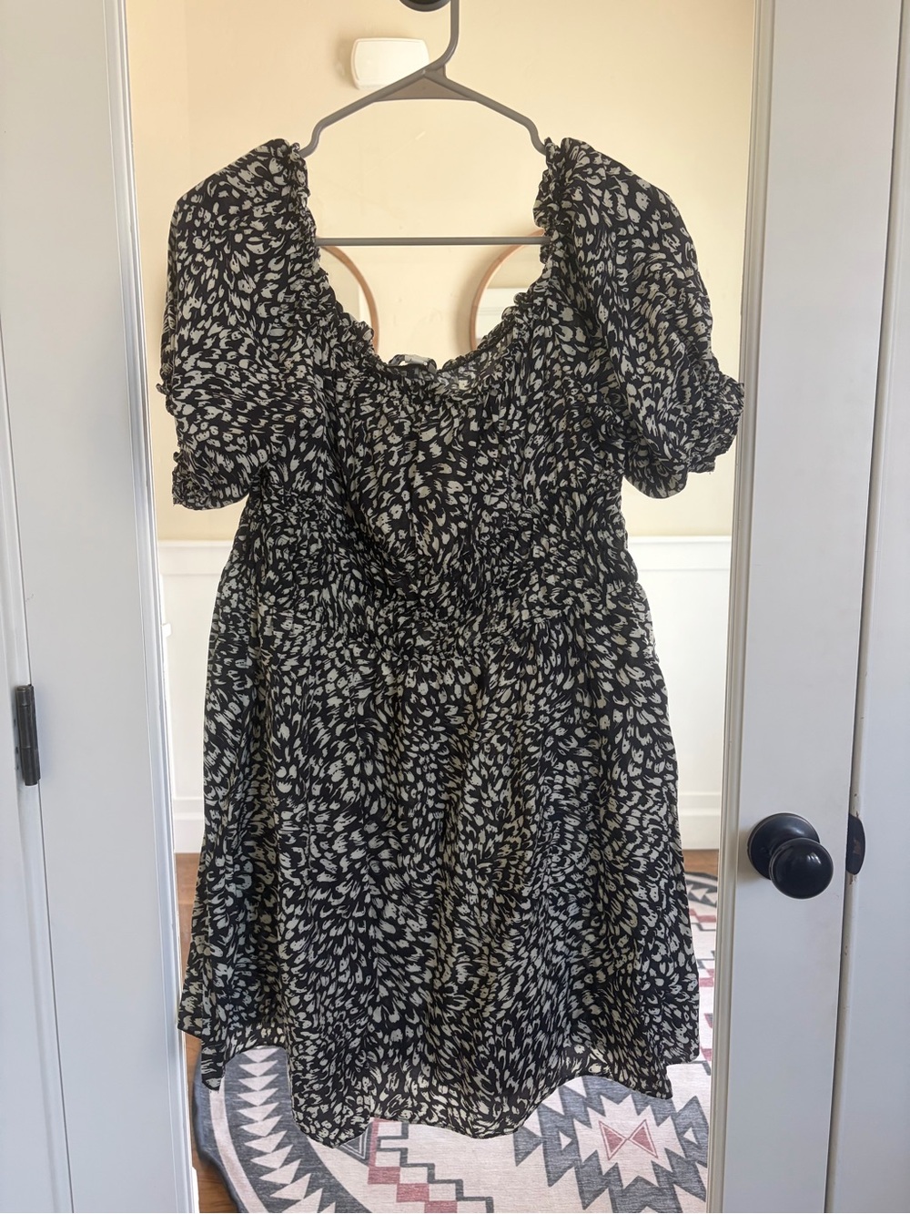 Black and Cream Puff-Sleeve Mini Dress